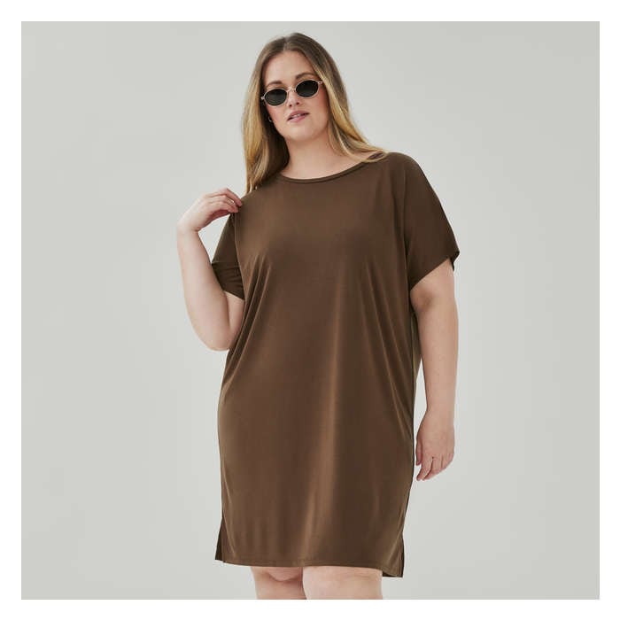 Aux Femmes Robe t-shirt sablée Femmes+ - Brun Foncé